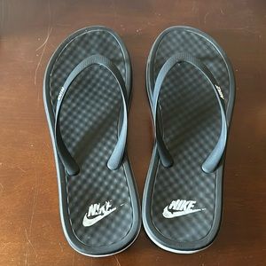 Nike flip flop